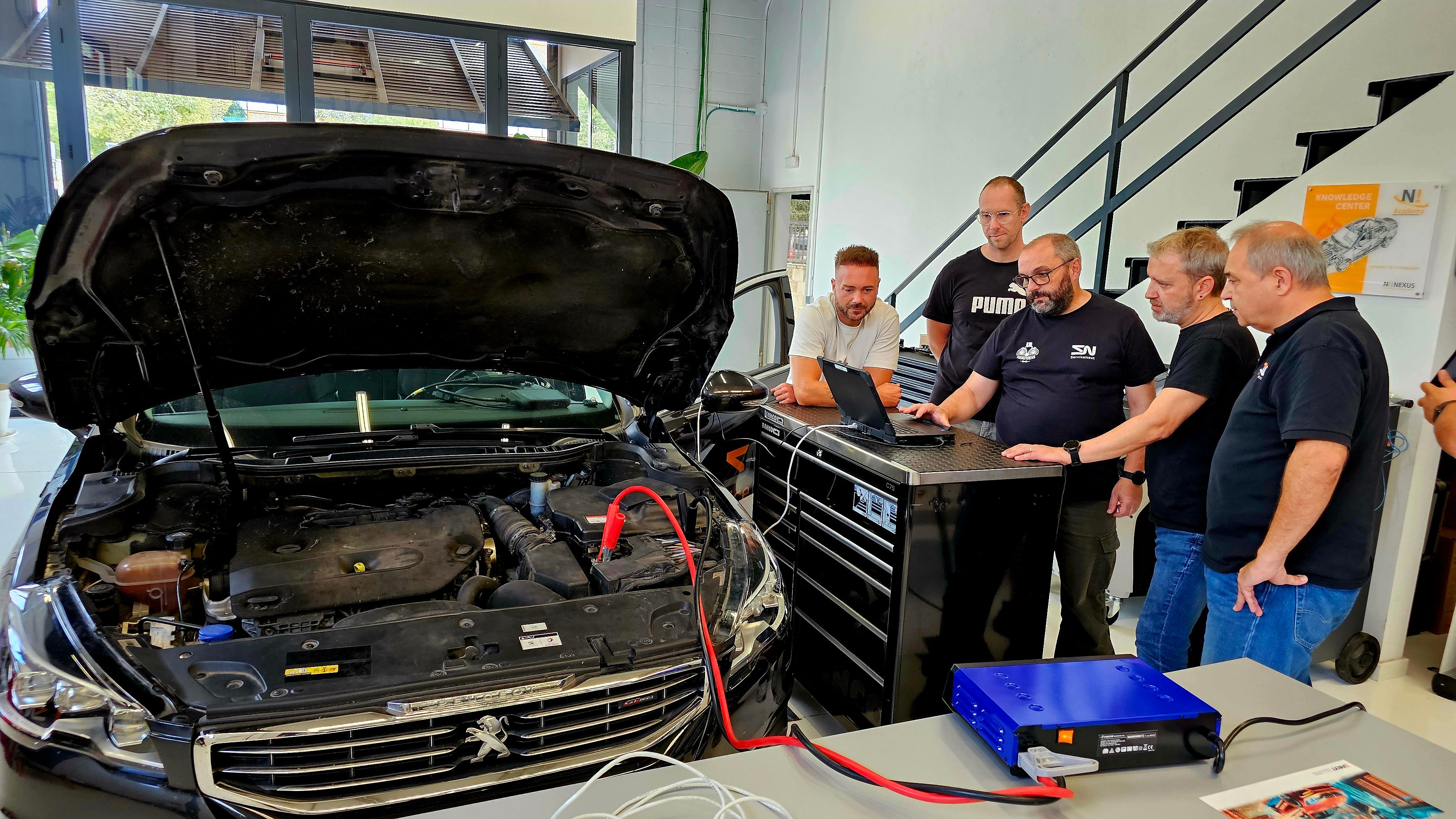 ¿Qué es la consultoría técnica para talleres y cómo funciona en la resolución de averías mecánicas, electrónicas y en vehículos electrificados?